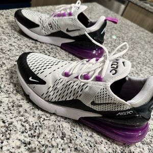 Women’s Nike Air Max 270. Size 9